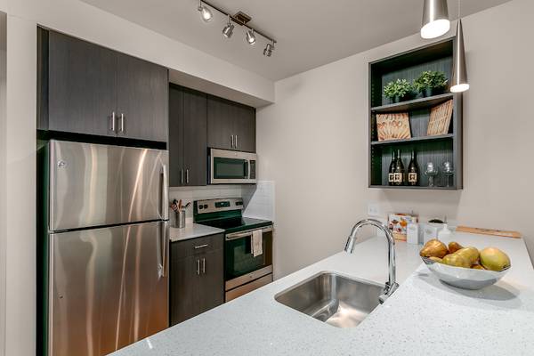 $1,895 / 2br - Don't Look Past This 2 Bd @ The Marc! Your Chance To Live Downtown! (SE Portland, Mt Tabor, Hawthorne)63914971640962121