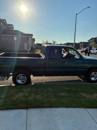1999 dodge ram 5.2 liter v8 - $1,900 (hutto)63439250544257121