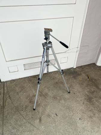 REDUCED: Lightweight Velbon Video/Camera Tripod - $10 (portola district)63436154715139122