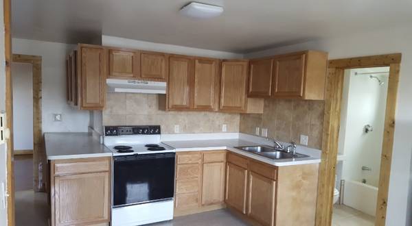 $1650.00 / 2br - 1000ft2 - Beautiful Chicopee 3 Bedroom64016883510529122