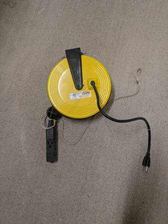Bayco 800 Retractable Extension Cord 1