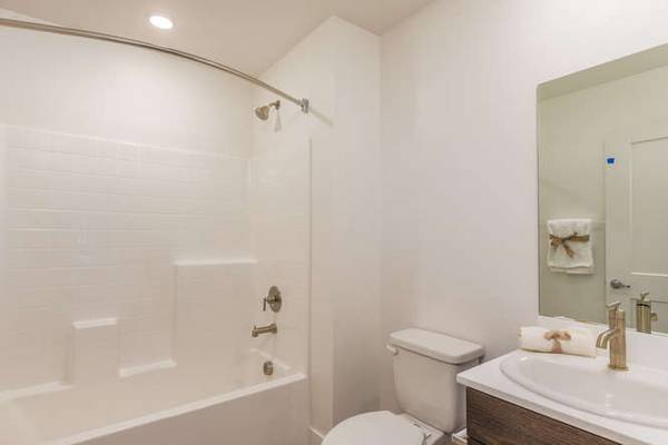 $2,400 / 1br - 720ft2 - ✨ 1 Bedroom / 1 Bath – $2,400 – Modern & Pet-Friendly! (OXNARD)63800428330755121