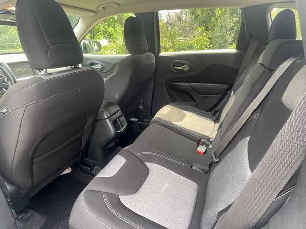 2014 Jeep Cherokee - Tow Package  Excellent Condition!! - $10,90063470071034883124