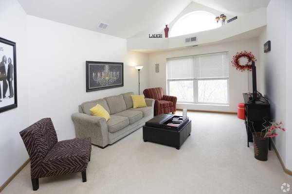 $2,005 / 2br - 1265ft2 - Despacho, Ascensor, Cocina con Isla (7260 Guider Drive, Woodbury, MN)63868699618051121