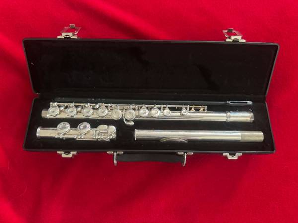 Gemeinhardt 2sp student flute 1