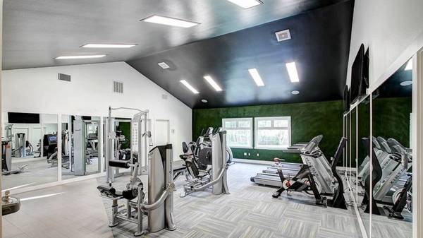 $1,760 / 1br - 669ft2 - Enjoy wonderful views from your new 669 SqFt 1 Bed / 1 Bath! (Shoreline)63874307565057123