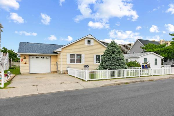 $750,000 / 3br - 1512ft2 - WATER VIEWS! On canal just pull up your boat - Midtown OC (Ocean City)63806890872963122