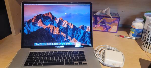 Macbook Pro 17 inch early 2011 - computers - by owner