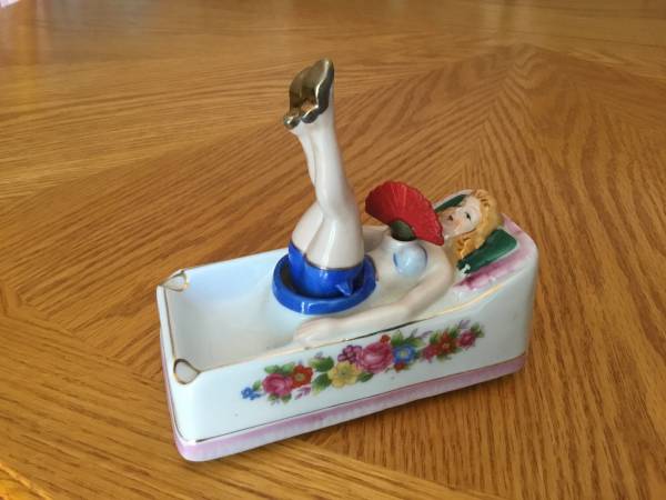 Naughty nodder ashtray 1