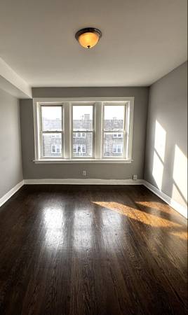 $1,500 / 3br - 2000 Sq Ft. Expansive South Shore 3Bed/2Bath {Laundry In Bldg} (Off 80th Colfax Ave.)63898731810306123