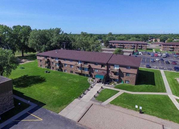 $1,100 / 2br - 975ft2 - 2BR Apartment – Updated Finishes in Prime Location (1310 15th Street North, St. Cloud, MN)63988654046978121