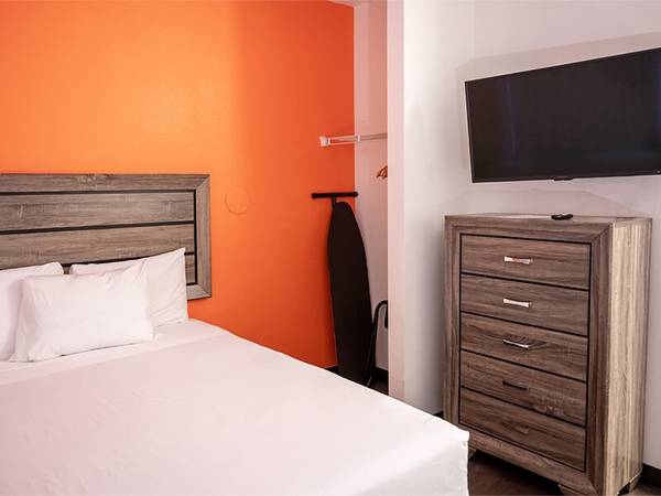 Located in Florence, Handicapped Accessible, Studio 1