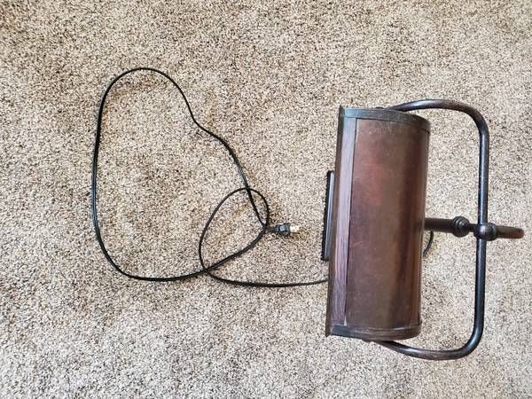 Nice solid desk lamp 1