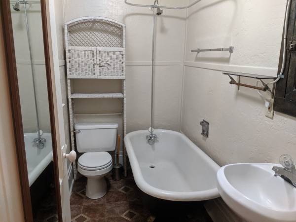 $900 / 1br - Downtown Dunsmuir upper Duplex (Dunsmuir)63678184462723123