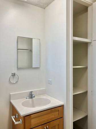 $1,650 / 1br - 480ft2 - Estacionamiento fuera de la calle, Admite mascotas, Instalaciones de lavandería (780 Mahiai Place, Honolulu, HI)63686709666563121