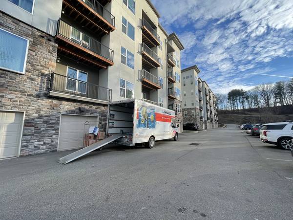 Bang It Out Moving - PROFESSIONAL Local + Long Distance Movers! (richmond va)62918245883265123