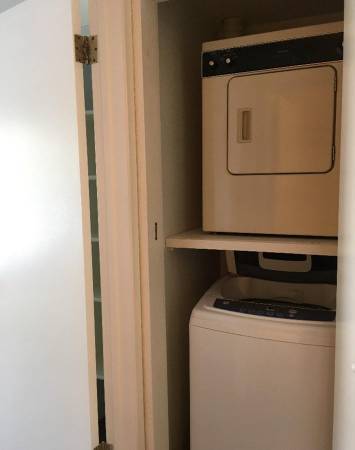 $1,394 / 2br - 864ft2 - Ceiling fan, Dishwasher, Washer/Dryer, Private patio/balcony (Lake Harbor)63794920359683124