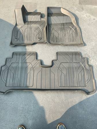2019 Chevy Equinox Winter Floor Mats 1