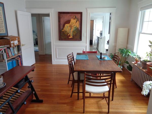 $3,700 / 3br - 1560ft2 - Green area based 3 bed with Stately updates, Sun & Energy ! October 1 (Belmont)63620245951107122