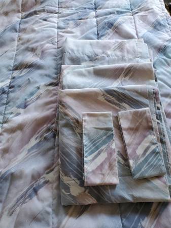 TWIN BEDSPREAD WITH CURTAINS 1