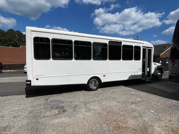 2016 F550 Shuttle Bus - $34,995 (OBO Stockbridge)63621191280643121