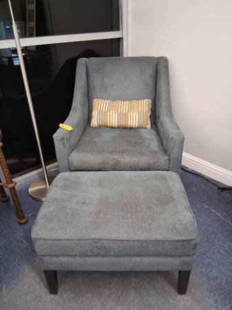 Chair with Ottoman 1