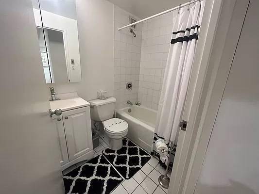 $470 / 1 dormitorio - Habitación tranquila con aire acondicionado, estacionamiento y patio - Ubicación privilegiada!63470392035459122