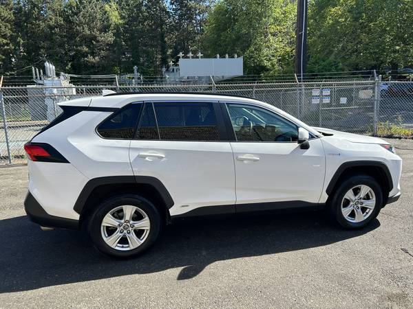 2019 Toyota Rav4 LE Híbrido 4WD --Operación local, título limpio, ahorra gasolina-- - $22,950 (Kirkland)63613978904065123