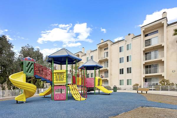 $4,450 / 3br - 1450ft2 - Autumn Vibes! Great 3Bd, 2Ba Apt! 1st Month Free at Move-In! (UTC/San Diego)63841345130243122