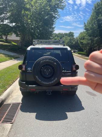 Toyota FJ Cruiser - $12,500 (Matthews)63617453846147123
