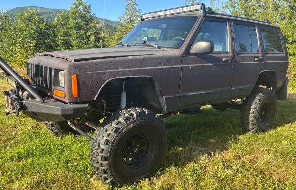 Jeep Cherokee - $3,900 (Arlington)63622836791681120