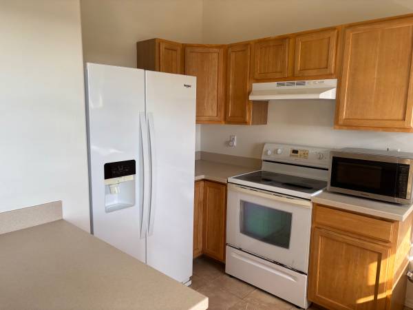$3,150 / 2br - 960ft2 - Great Oceanview 2 bedroom 2 bath top floor condo $3150 per month (Lahaina)63939666469762122