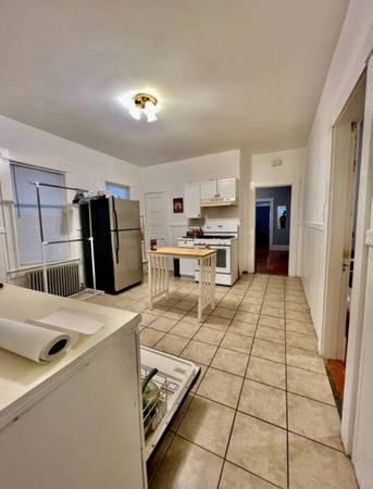 $2,650 / 4br - 1650ft2 - Grad stufents looking for roomate  1 block Frm Umass Lowell North Campus (Lowell / Umass Lowell North Campus)63863135251841122