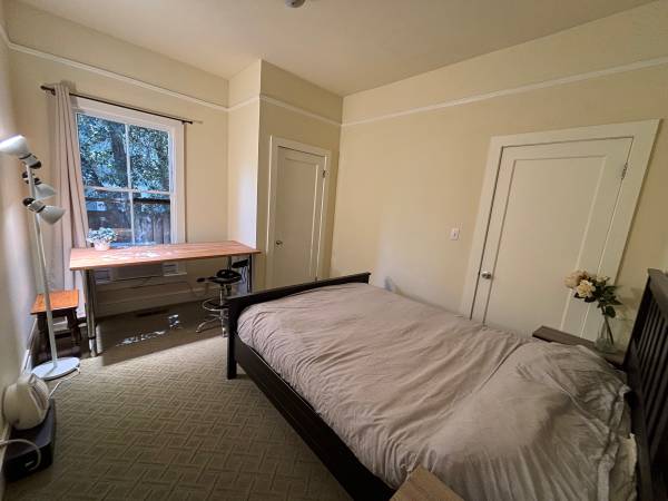 $1,950 / 4br - Room available in beautiful downtown palo alto house next to campus. (palo alto)63834317001859120