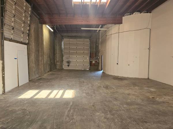 $2,933 / 3351ft2 - Espacio creativo disponible en el sureste de Portland (Portland)63777270451713122
