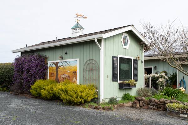 $2,100 Estudio Único en Rancho Privado en NW Santa Rosa (santa rosa)63657982053507121