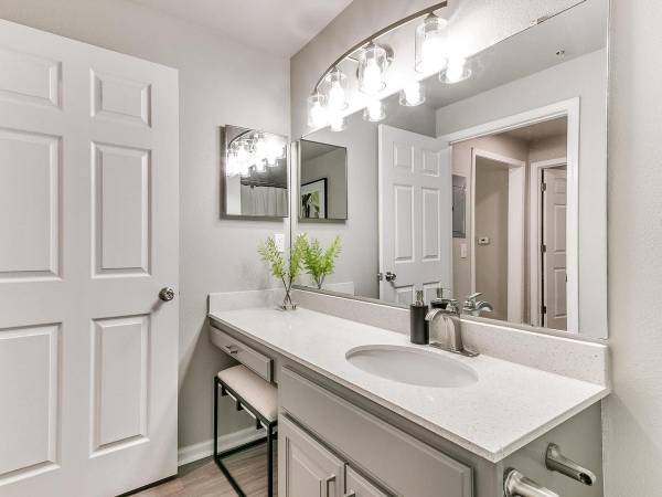 $1,230 / 2br - 1079ft2 - Spacious Floor Plans, Picnic Area, 2 Resort Style Pools63806170885889123