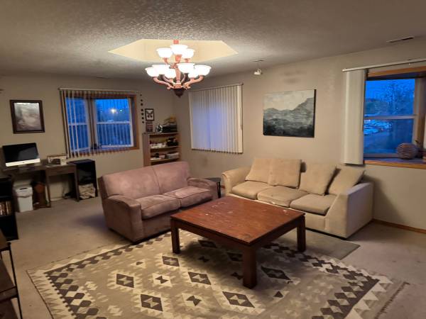 $800 / 7br - 125ft2 - $800 / 7br - 120ft2 - Heart of Woodstock private half bathroom (Woodstock)63831535529091123