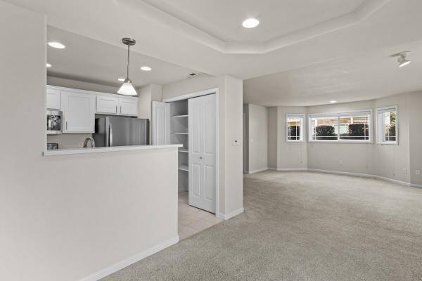 $1,621 / 1br - 887ft2 - Spacious 1 BR Luxury-Walking Distance to 150+ Shops & Dining (Kennewick)64014970096898122
