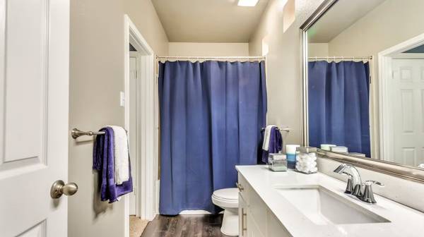 $1,740 / 1br - 962ft2 - EXCEPTIONAL LOCATION, ATTACHED GARAGE ~6 WKS FREE! (Addison)63796350740227124