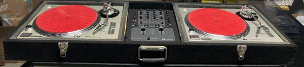 1 Carpeted dj coffin 4 Technics 1200 MK2 fits 10 inch mixer regular st 1