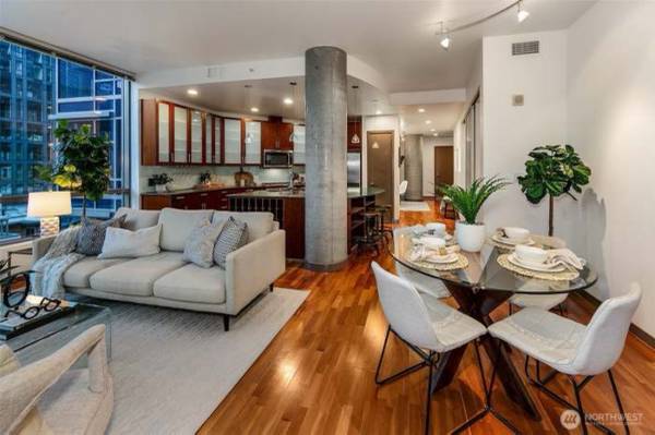 $125 / 2br - 1408ft2 - Stunning views of space needle, city & Puget sound (Seattle)63948217054595124