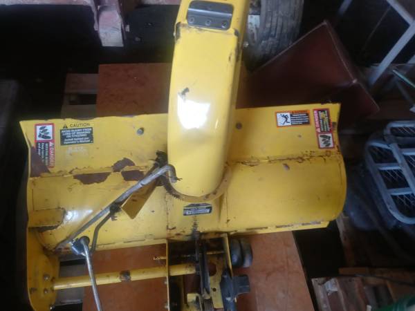 John Deere Snowthrower 1