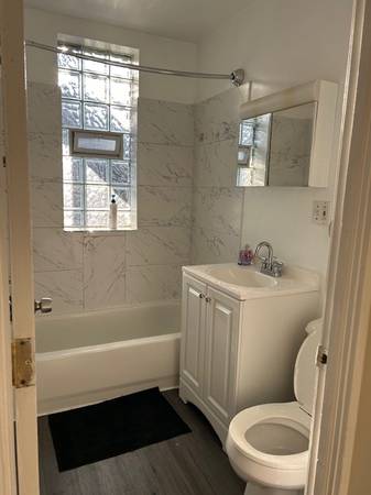 $920 / 1br - 950ft2 - Roommate needed $898/person in 2 bed 1 bath apartment (west town)63918415146626121