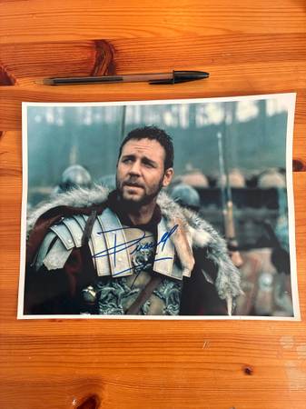 Russell crow autographed picture 1