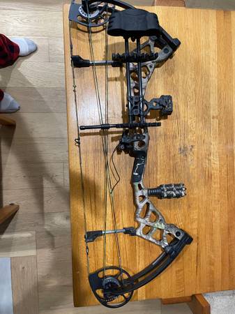 Bear Traxx compound bow 1