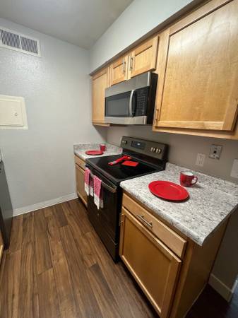 $825 / 1br - 591ft2 - Upgraded One Bedroom Ready For You STOP BY TODAY **1st Month Free**63674996356609124