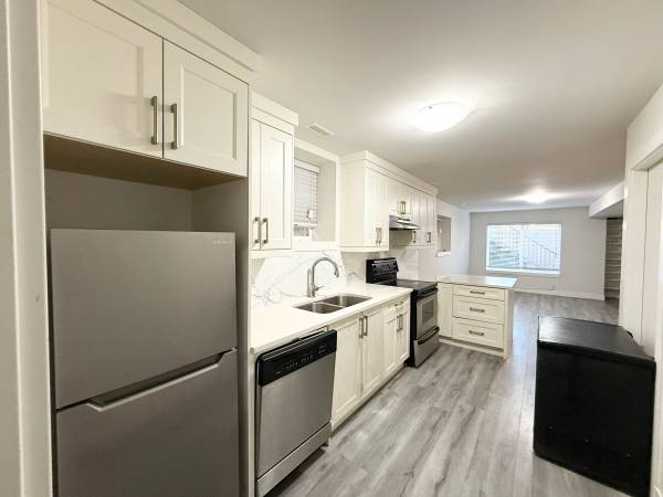 Bright 2bdrms 1 bath basement suite Cloverdale / Clayton Surrey 1
