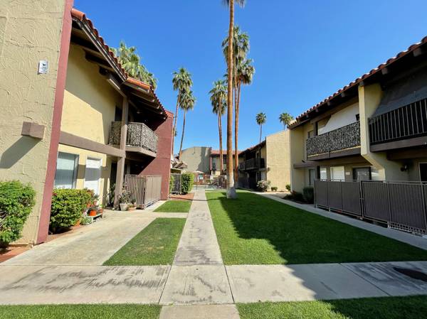 $1,895 / 2br - La Quinta Cove- 2 BDRM 1.5 BTHS - Townhomes-Laundry Facilities (La Quinta, Bermuda Dunes, Indio, Palm Desert)63668353733377124