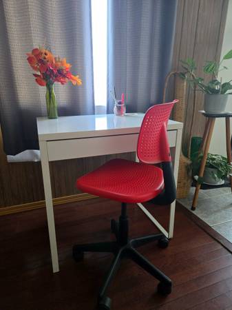 White student desk with red chair 1